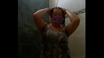 Hotwife Latina En La Ducha Se Mete Su Consolador En El Culo Y La Concha Hasta Venirse Bhabhi slut wife takes a shower with her toy and puts it in her ass and pussy. Valerysaenzxxx